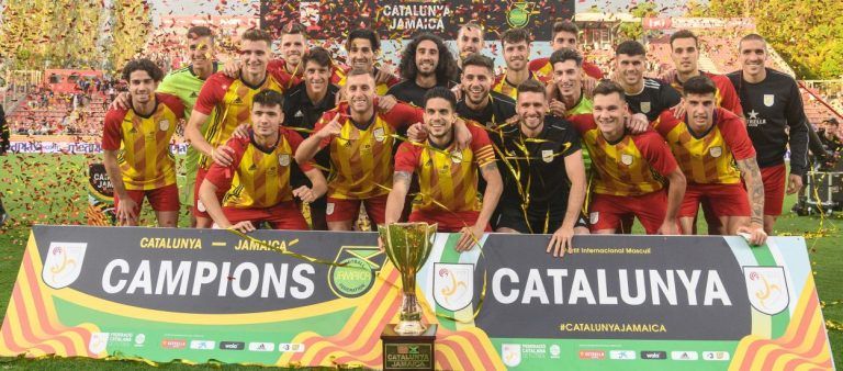La selección catalana celebrando la victoria en su último partido | Foto: FCF