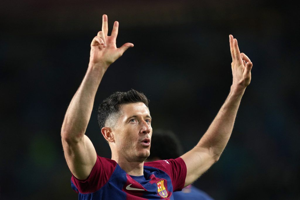 Robert Lewandowski celebrando su tercer gol ante el Valencia