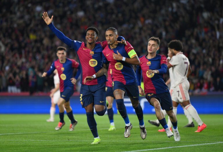 Celebración del Barça en un gol de Raphinha contra el Bayern