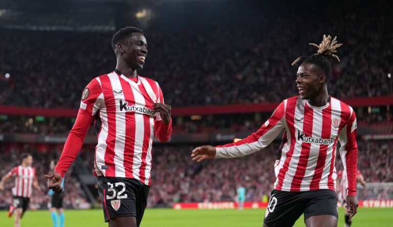 Imagen de la celebración del gol de Adama Boiro en el Athletic Club-Elfsborg