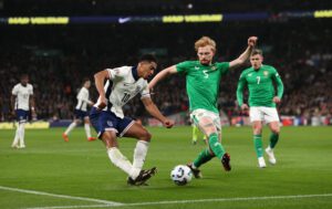 Inglaterra e Irlanda empataron a 0 en la primera mitad.
