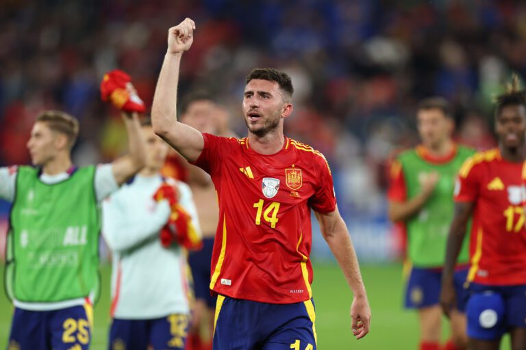 Laporte celebrando una de las victorias de la EURO (Photo by Kevin C. Cox/Getty Images)