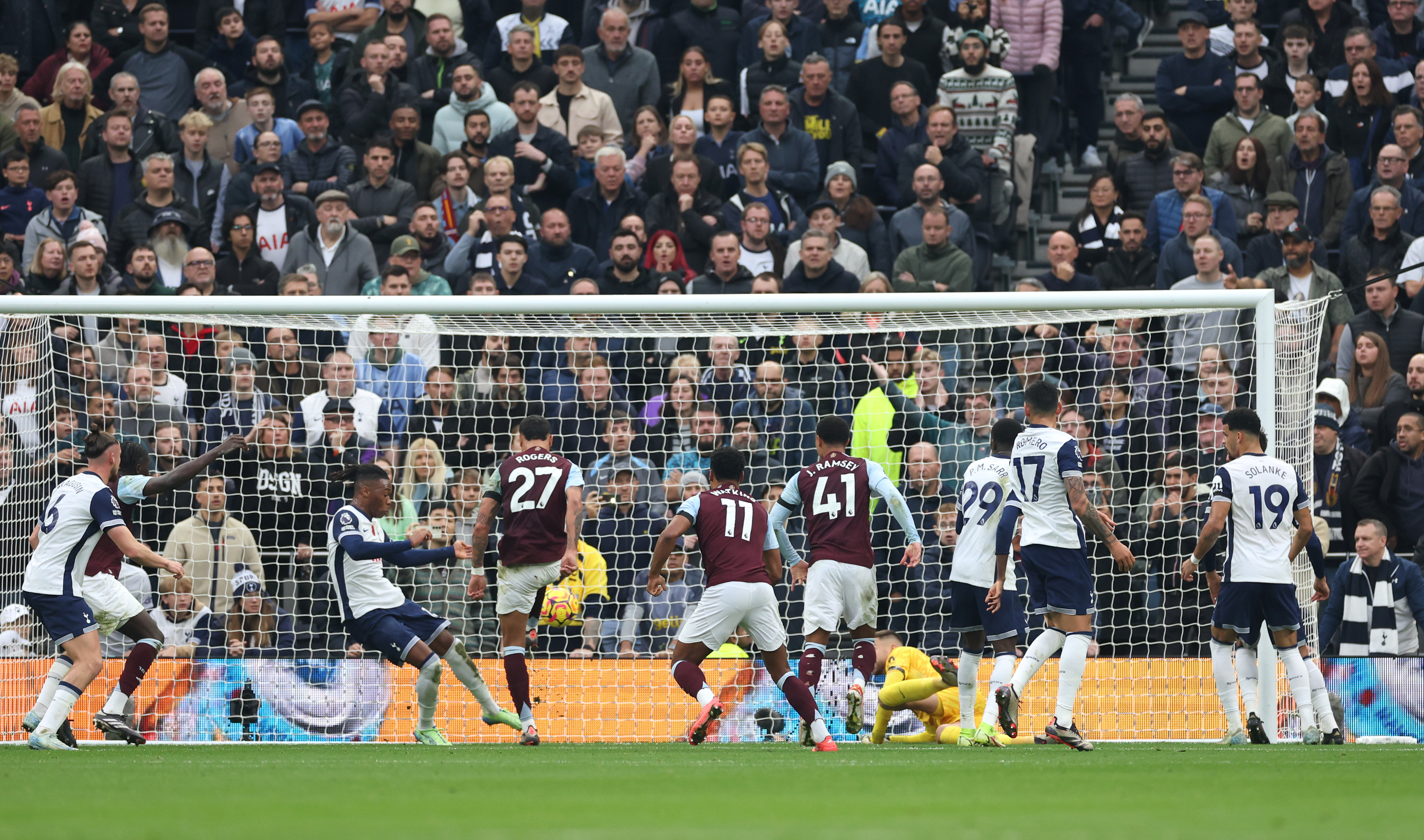 Tottenham Hotspur FC v Aston Villa FC - Premier League