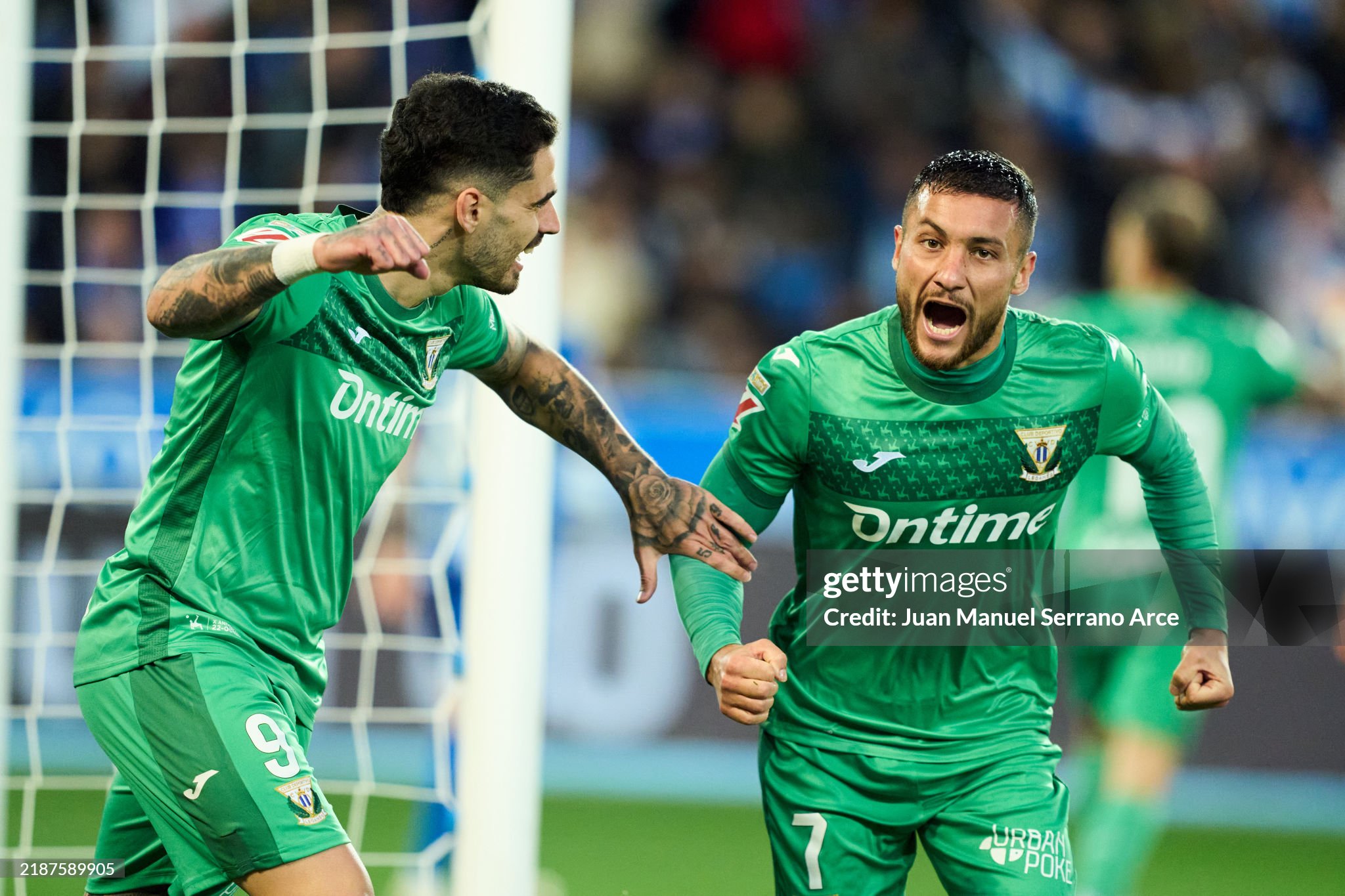 Óscar y Miguel celebrando el gol del CD Leganés contra el Alavés