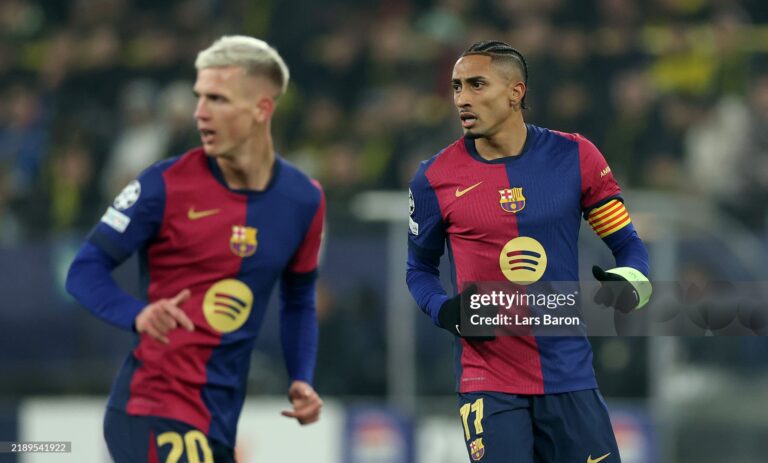 Dani Olmo y Raphina durante el partido contra el Borussia Dortmund