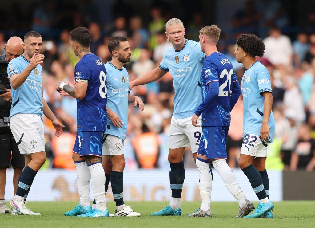 Bernardo Silva y Palmer hablan en el último partido entre el Manchester City y el Chelsea