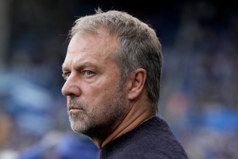 Hansi Flick expresa la titularidad de Szczęsny ante la Atalanta