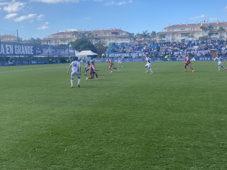 Partido en Puerto Banús entre Marbella FC y Real Murcia