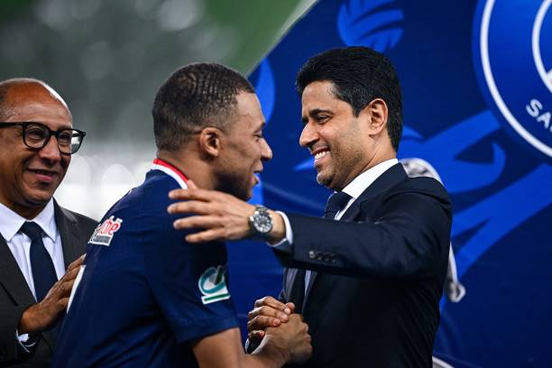 Mbappé con el presidente del PSG