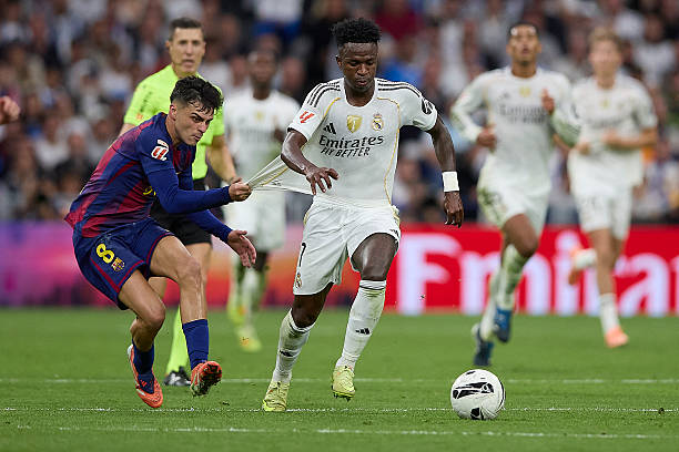 Pedri contra el Real Madrid