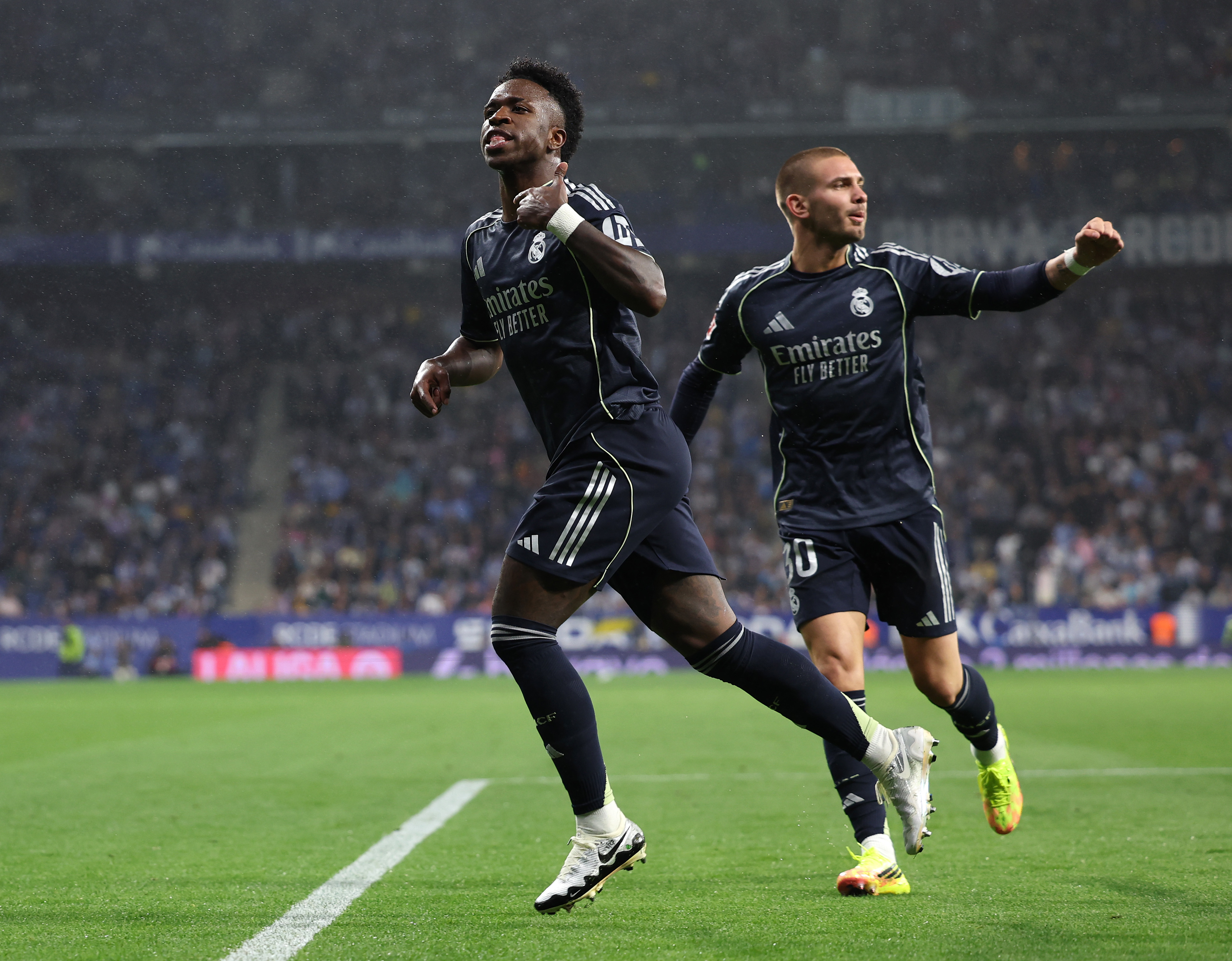 Vinicius Jr celebrándo un gol ante el Espanyol | Photo by Judit Cartiel/Getty Images